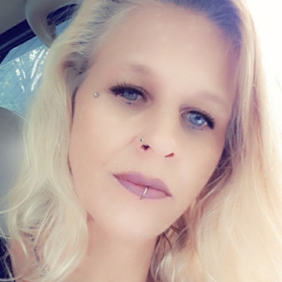 Meet your Posher, Melissa - Picture 2 of 4